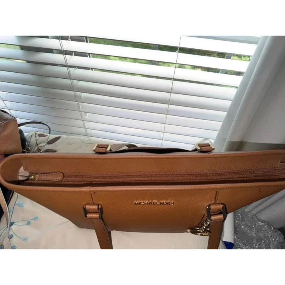 Michael Kors Jet Set Large Saffiano Leather Tote Bag - Luggage Tan